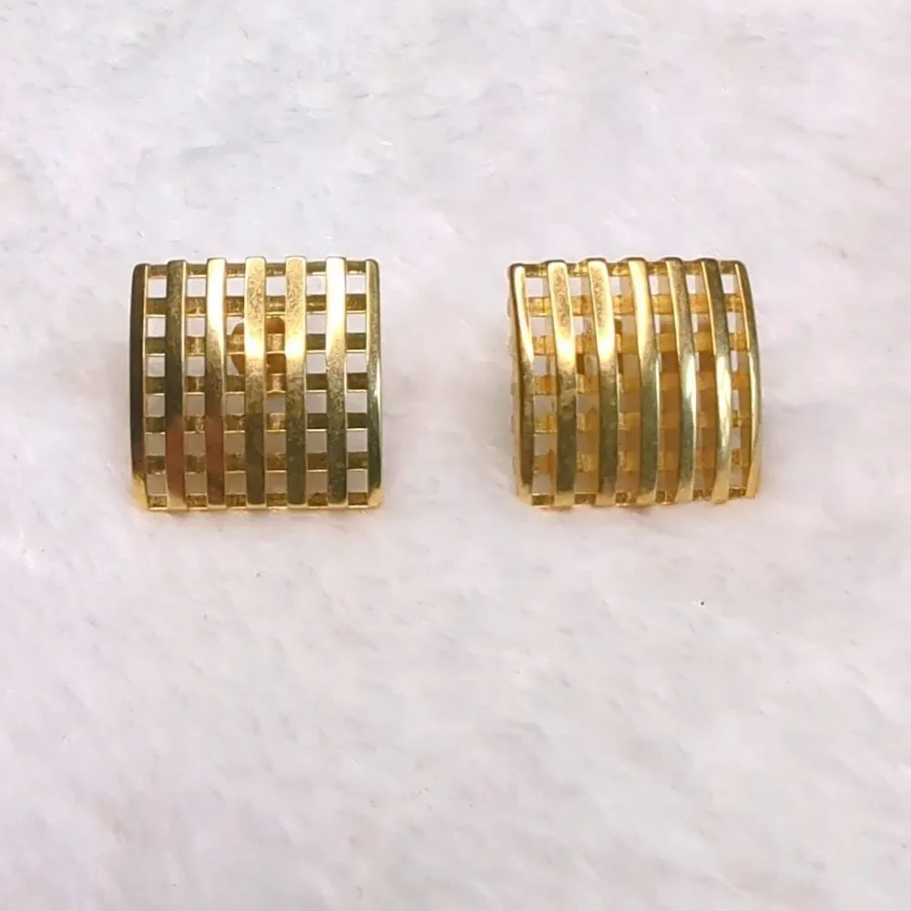 Vintage 80's Goldtone Square Basket Weave Style Pierced Earrings - Picture 3 of 6
